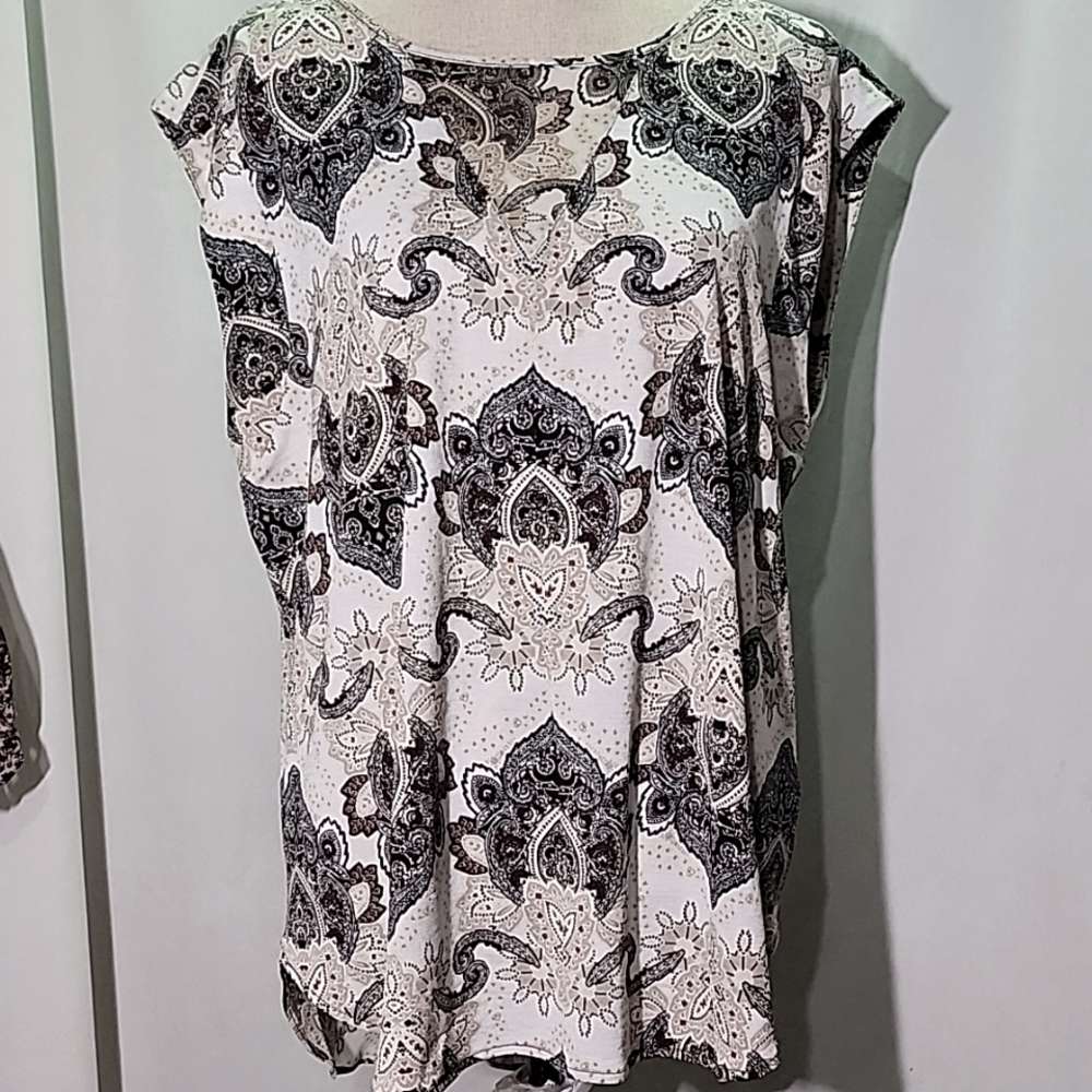 Women's EUC Pretty Print Tunic Size XL
